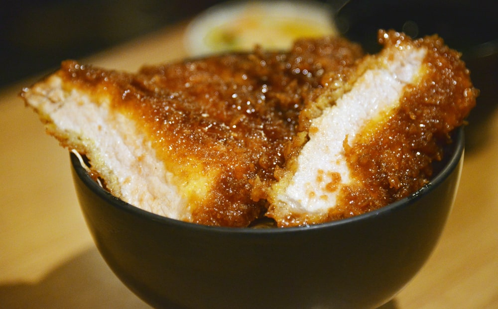 創業以来、継ぎ足してきた濃厚特製ソースが味の決め手。