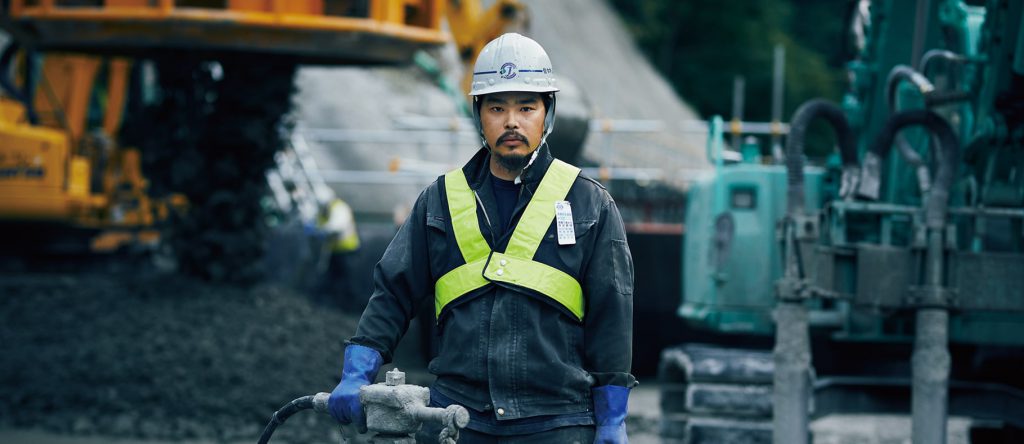 「基礎を支える」ことに誇りを持っています。サビ残や休日出勤はないし、給料もいいし（笑）。