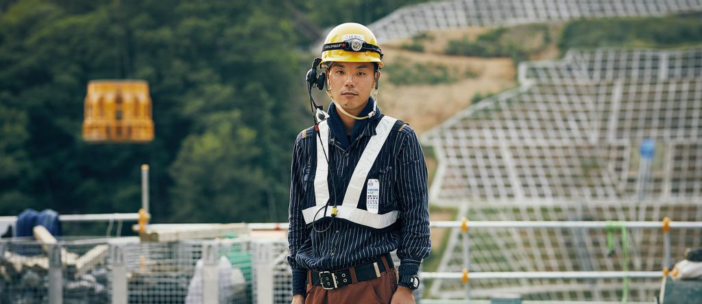 デカい荷物を運ぶクレーンに、すげえ！ と圧倒された。