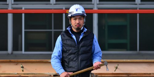 図面を渡されてから、考え、想像し、現場で試み型枠の完成度を高めていく。