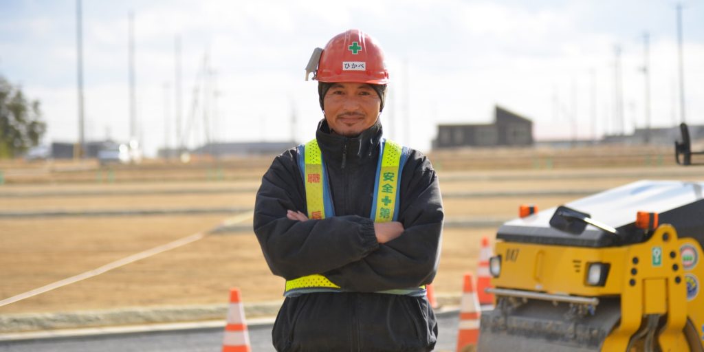 宮城県職員から転職し、陸前高田の現場にて陣頭指揮をする日々。