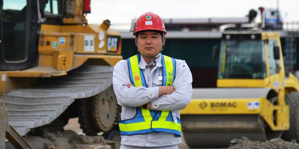 大型重機を駆使して造成。街づくりを一から行う現場で、驚きはやがて「やりがい」に変わった。