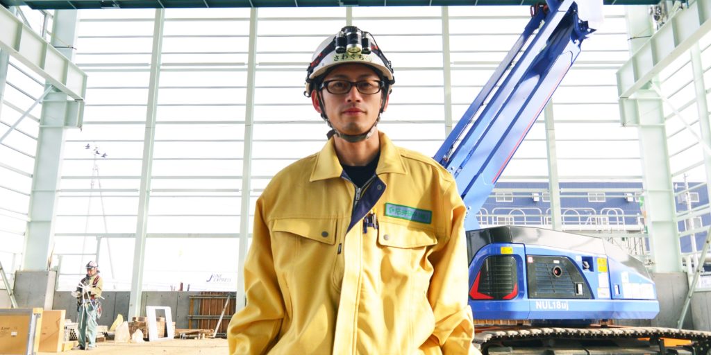 震災を契機に入社。日々やりがいを感じながら、重いガラスに苦闘の日々。