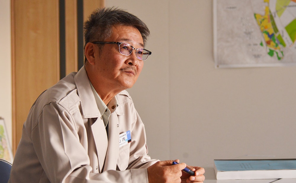 東日本大震災からもうすぐ10年。節目の年に完了するために、復興への槌音が陸前高田の街に響く。